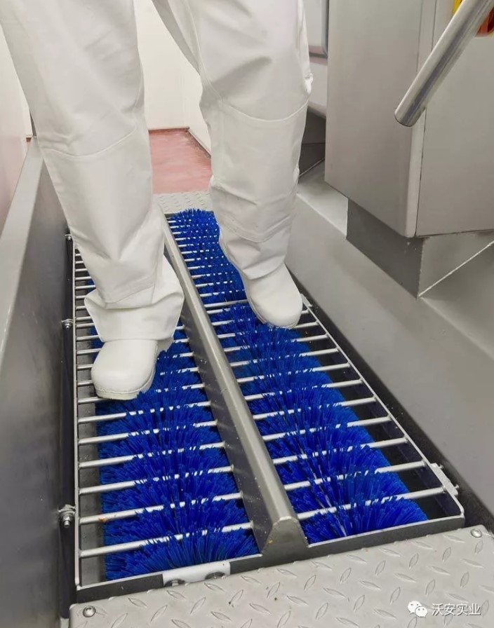 食品厂鞋、靴的清洗消毒 卫生知识 联合食安（广州）科技有限公司WONE卫生清洁站,消毒闸机,高压泡沫清洗机,洗靴机,烘靴机,烘鞋机